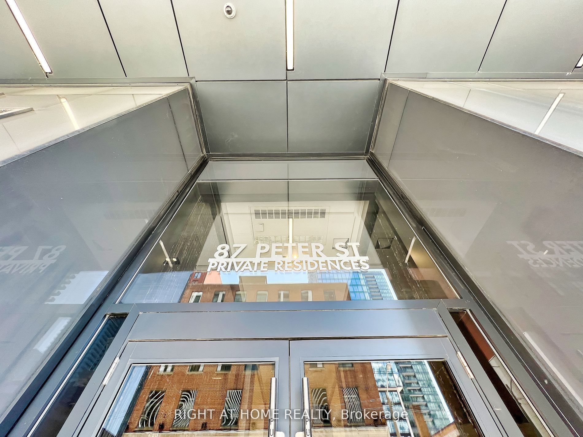 87 Peter St 618