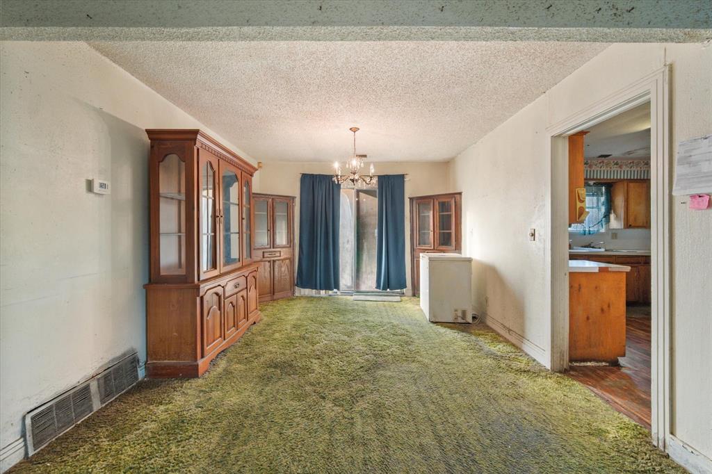 905 G W Jackson Avenue