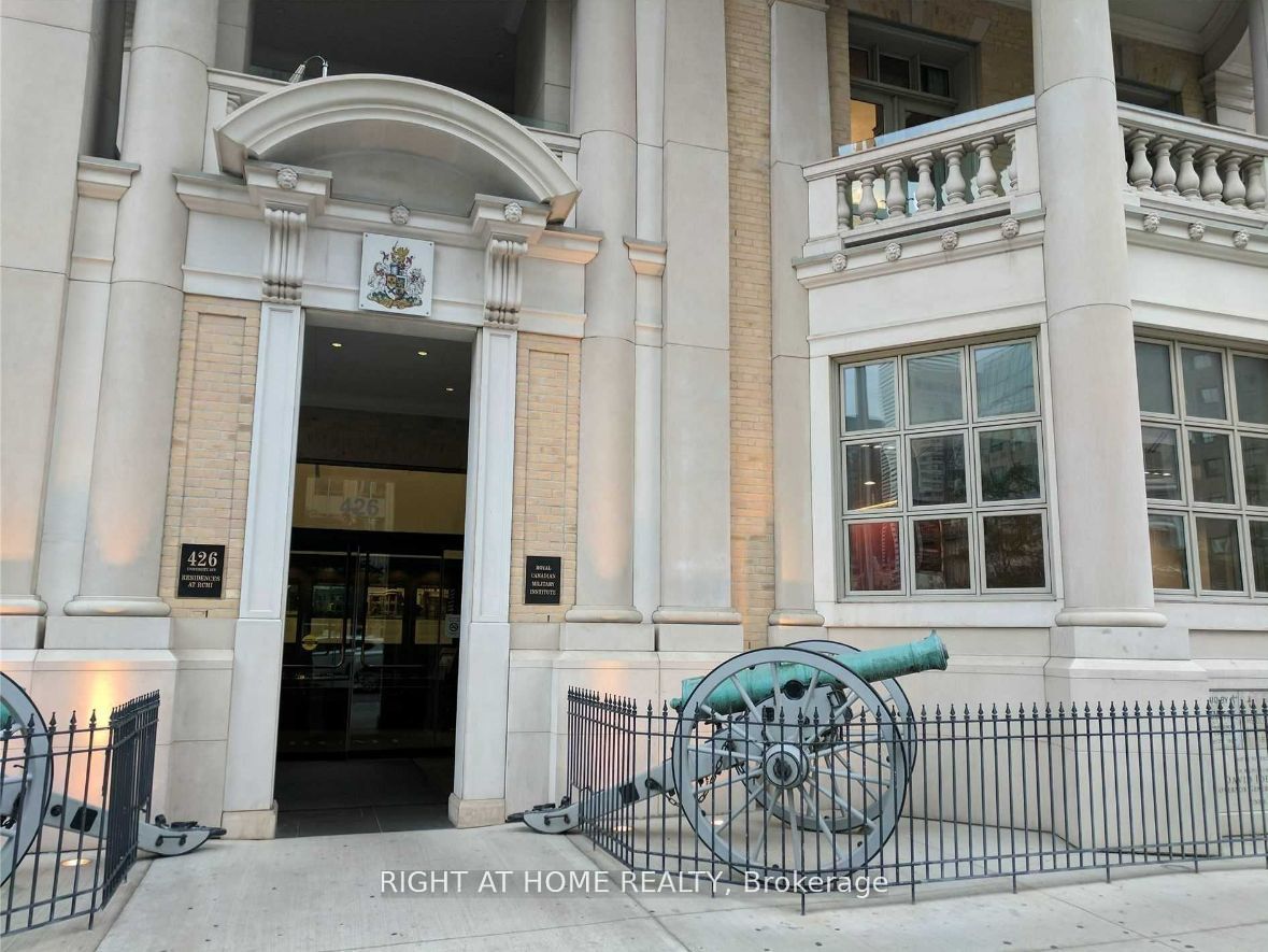 426 University Ave 1802