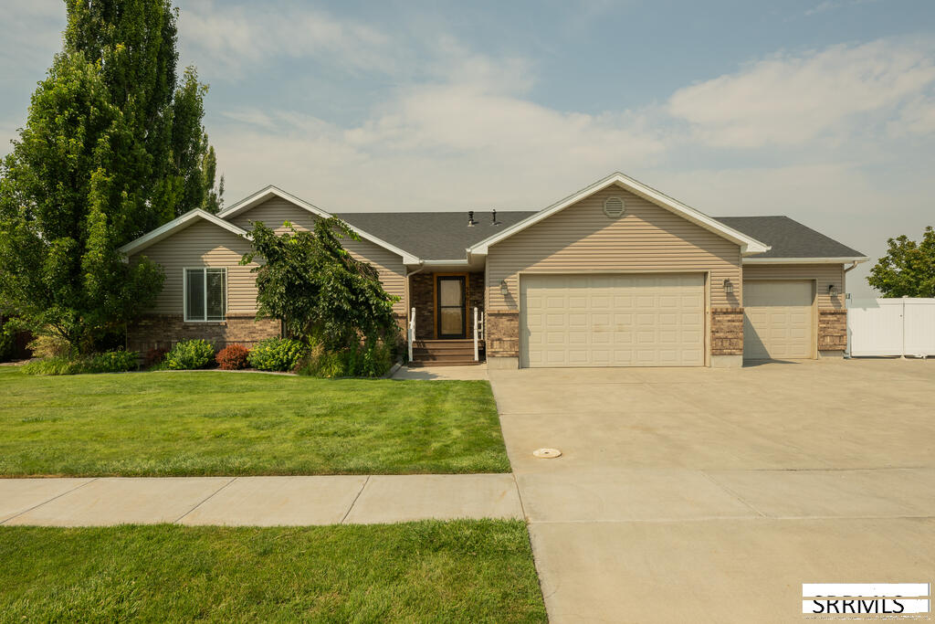 3801 Magenta Drive