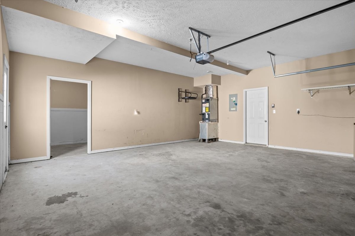 1613 Broad Cir