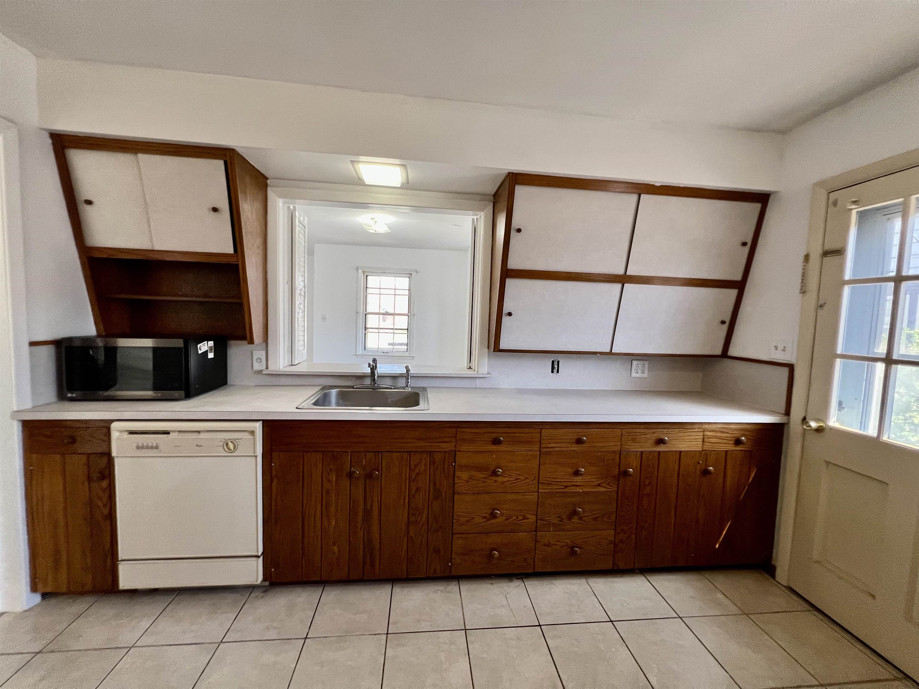 821 E 10th