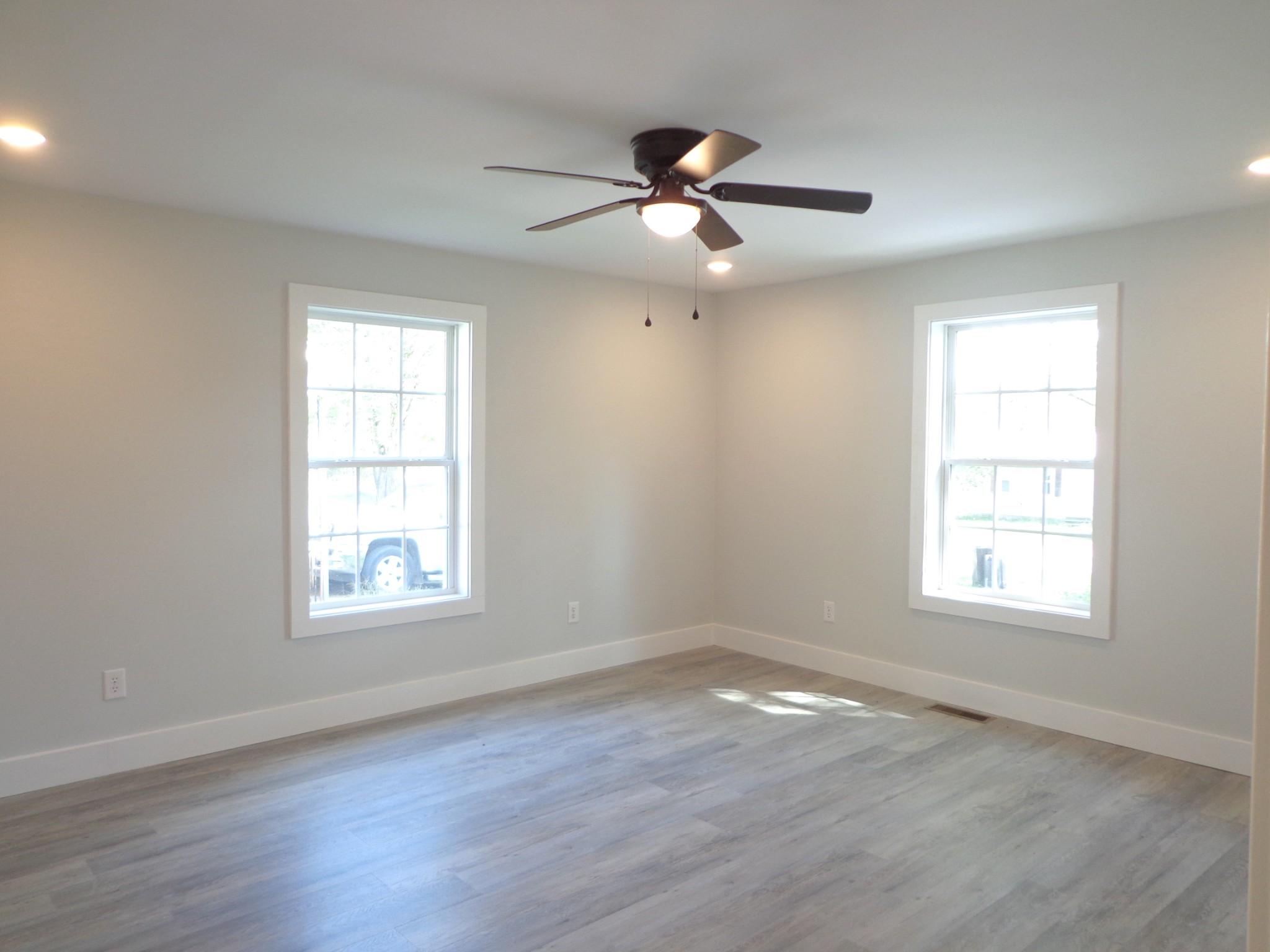32 Circle Dr