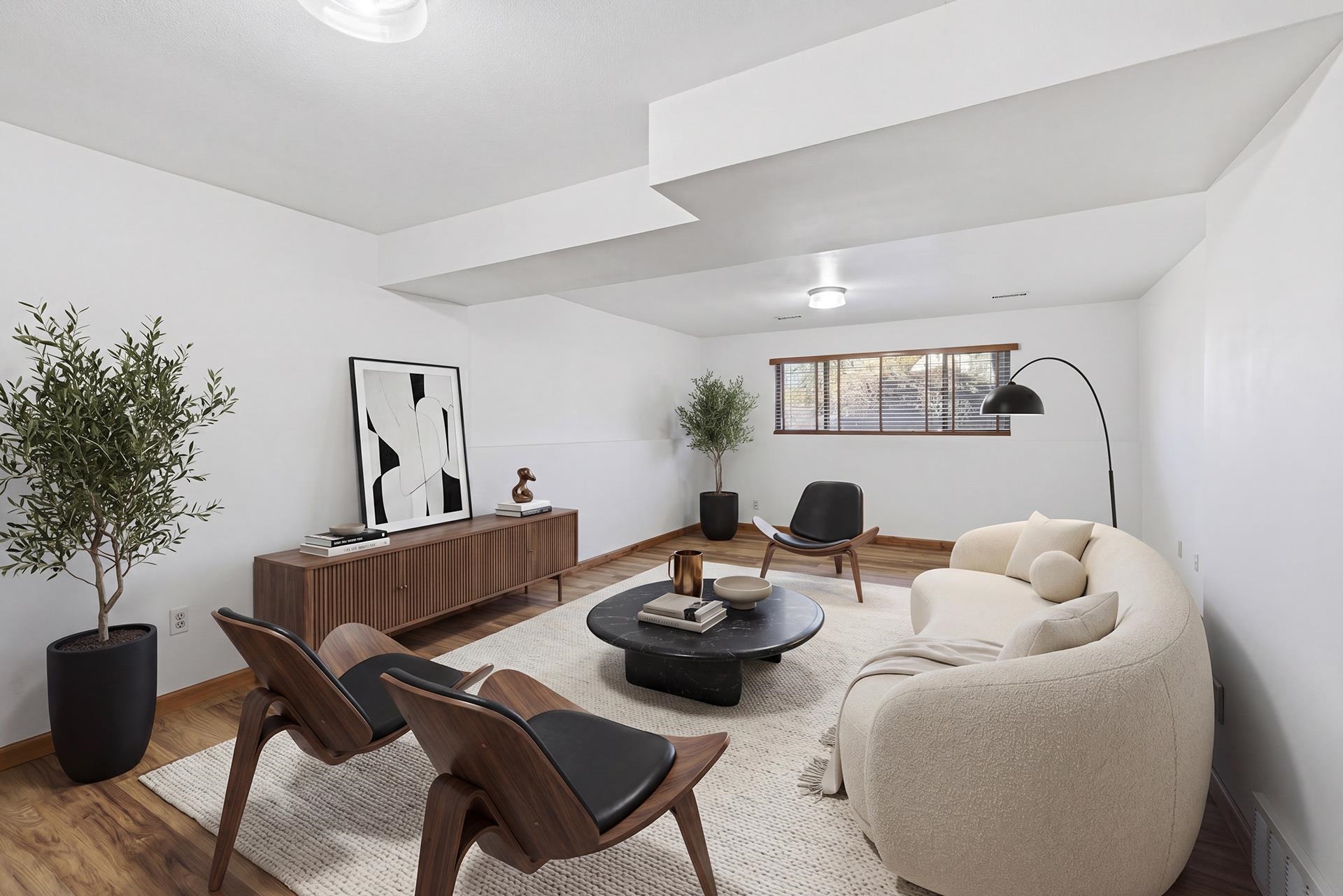 3433 W Wellesley Ave Ave