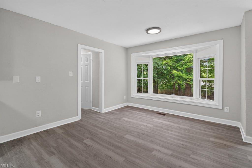 112 W Rexford Drive