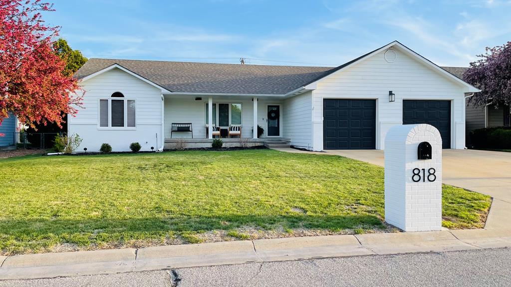 818 Post Oak Lane. Salina, Kansas • SalinaHomes