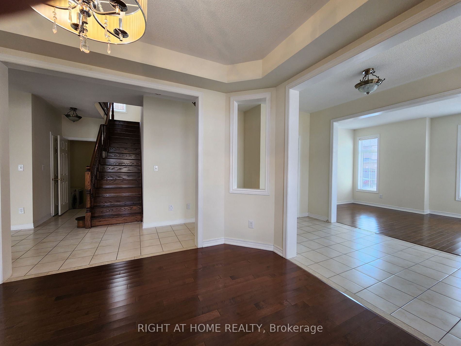 3185 Larry Cres