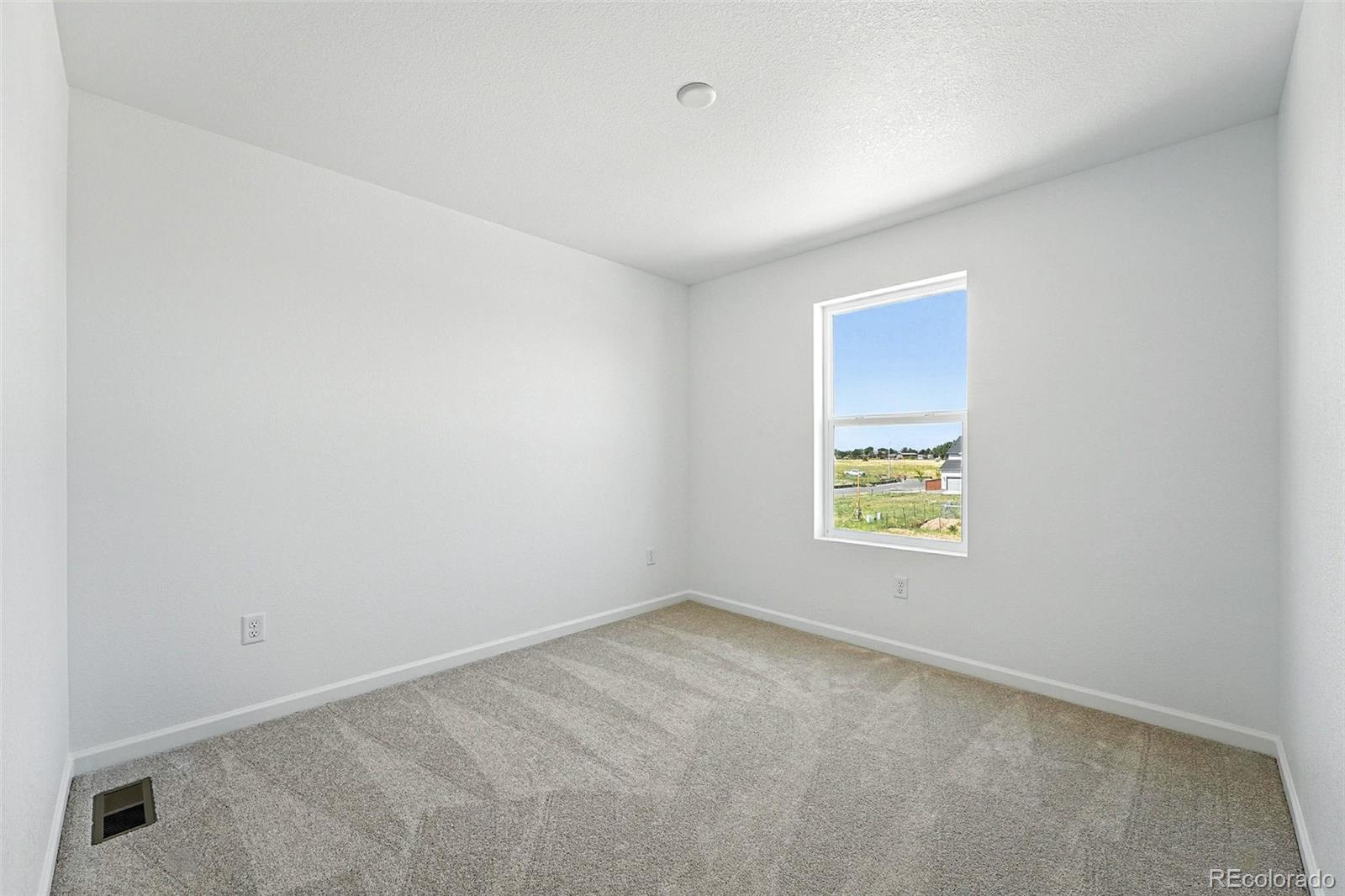 2102 Wagon Wheel Aly