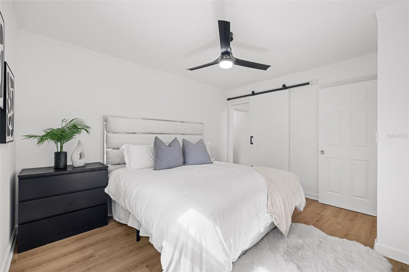 3913 W Eden Roc Circle