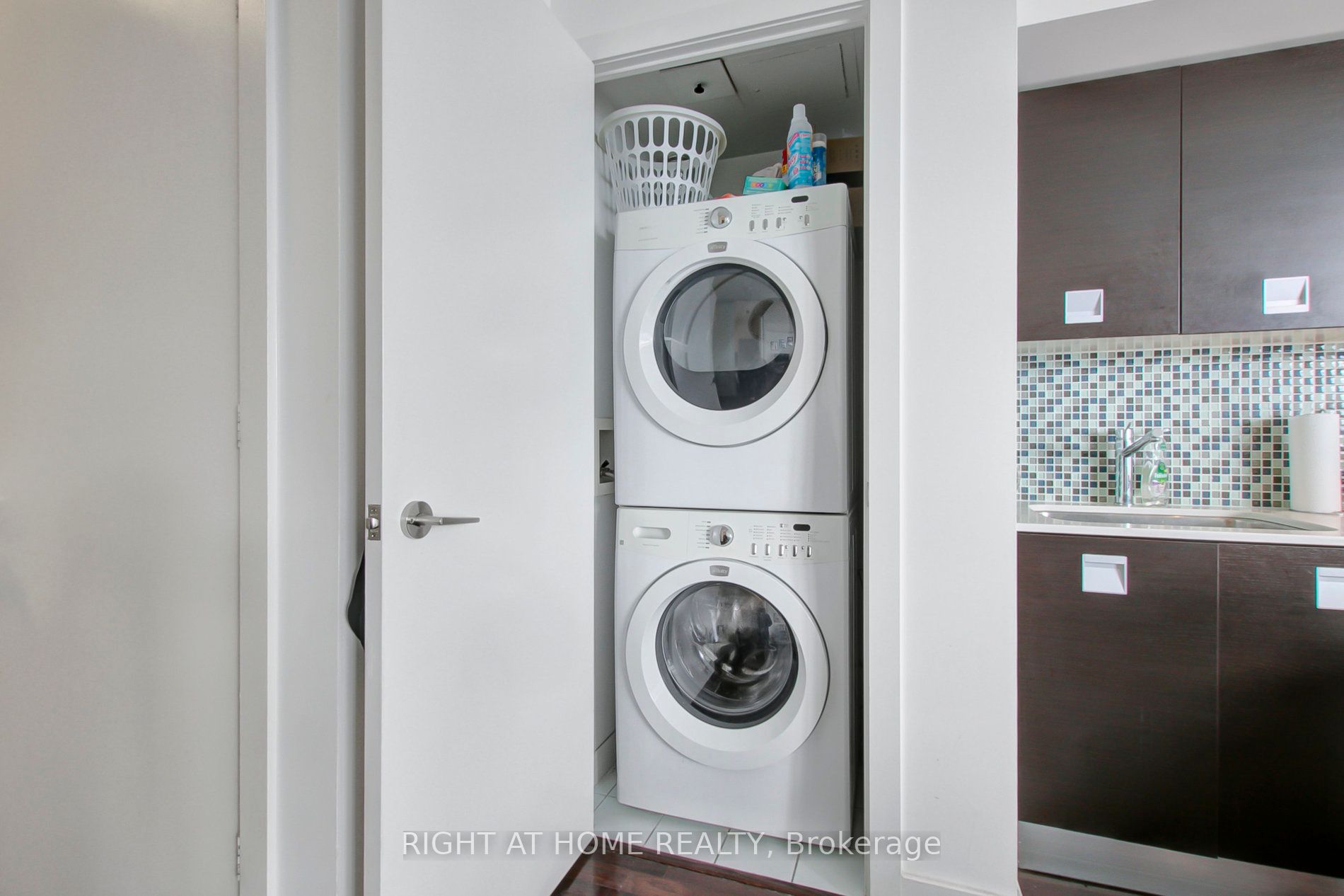 33 E Charles St 4009