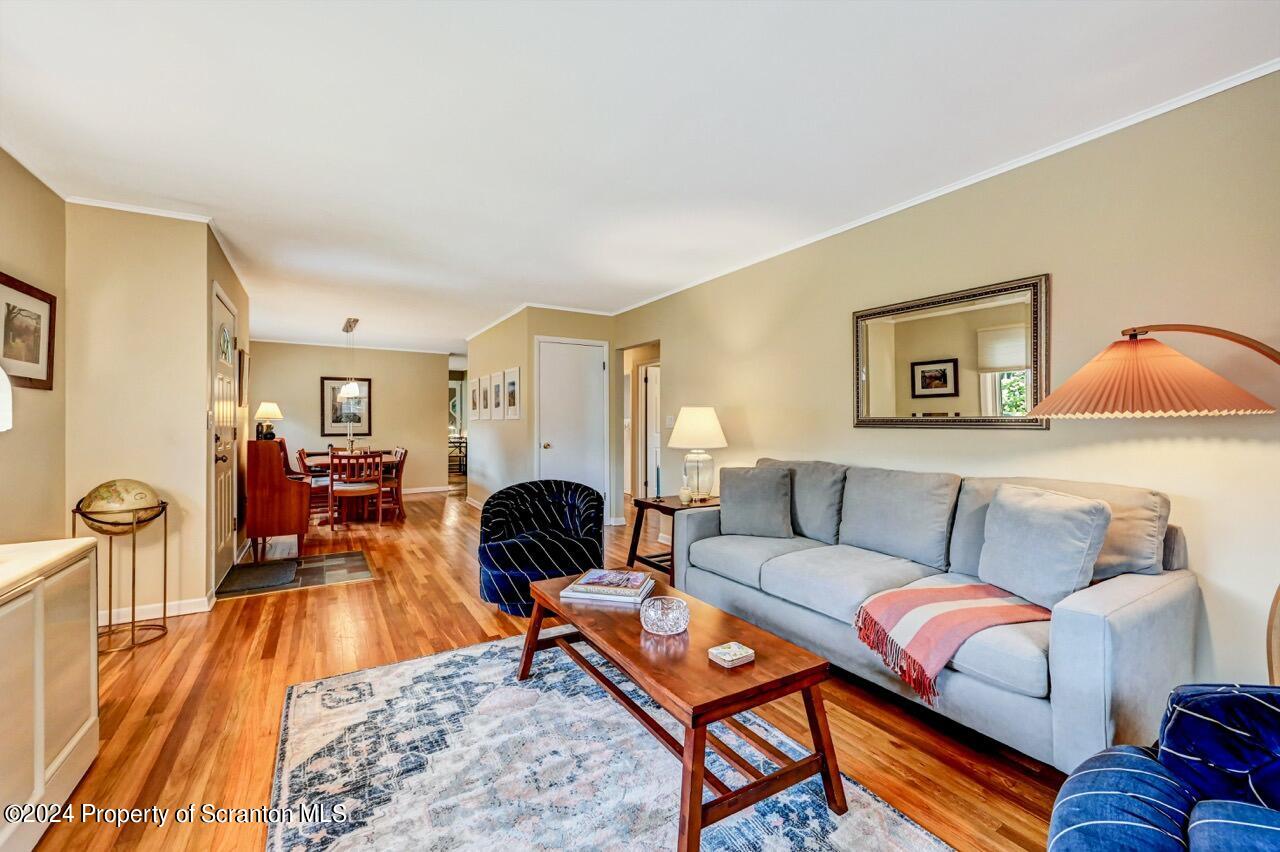 400 Montrose Avenue L113