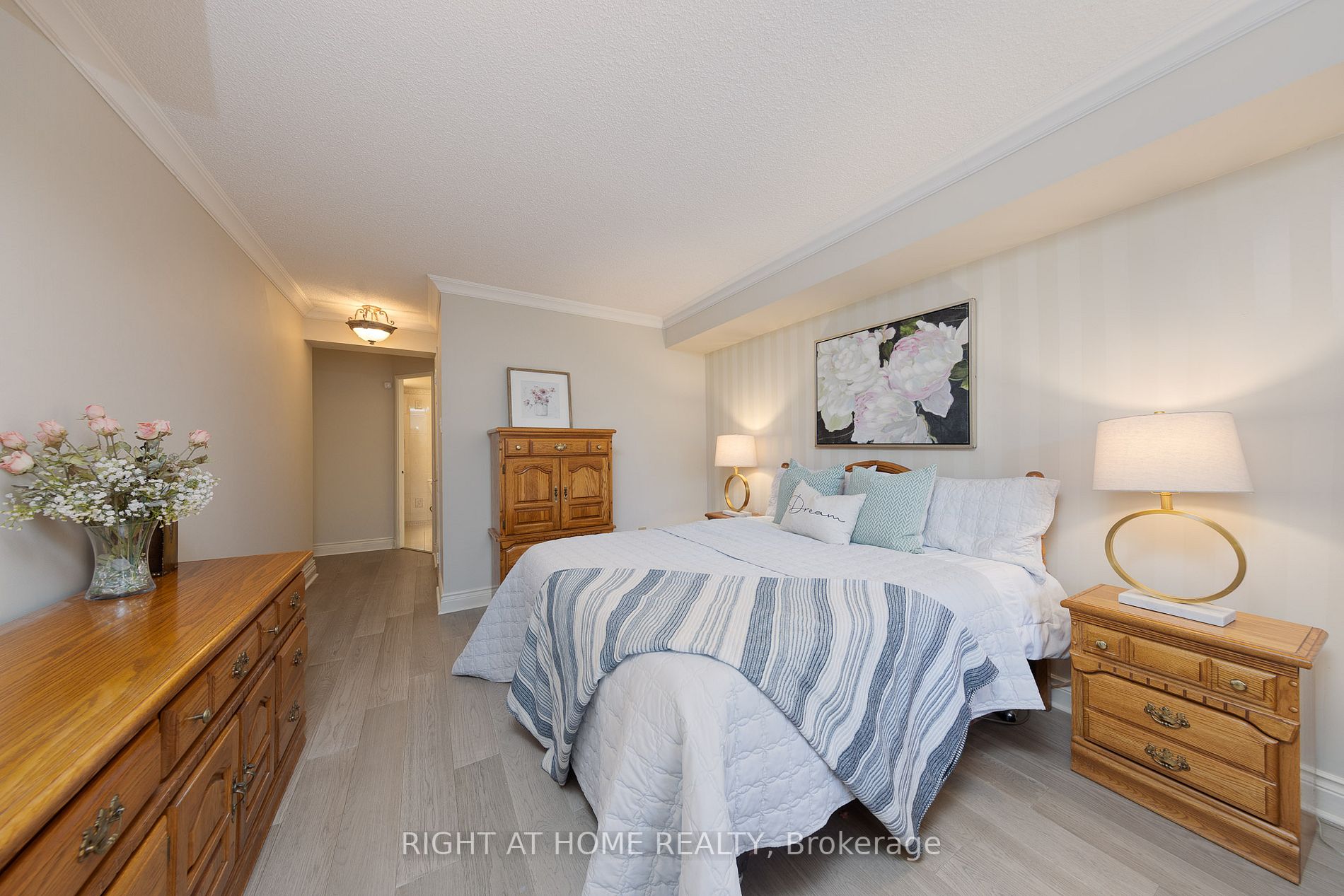 20 W Harding Blvd 216