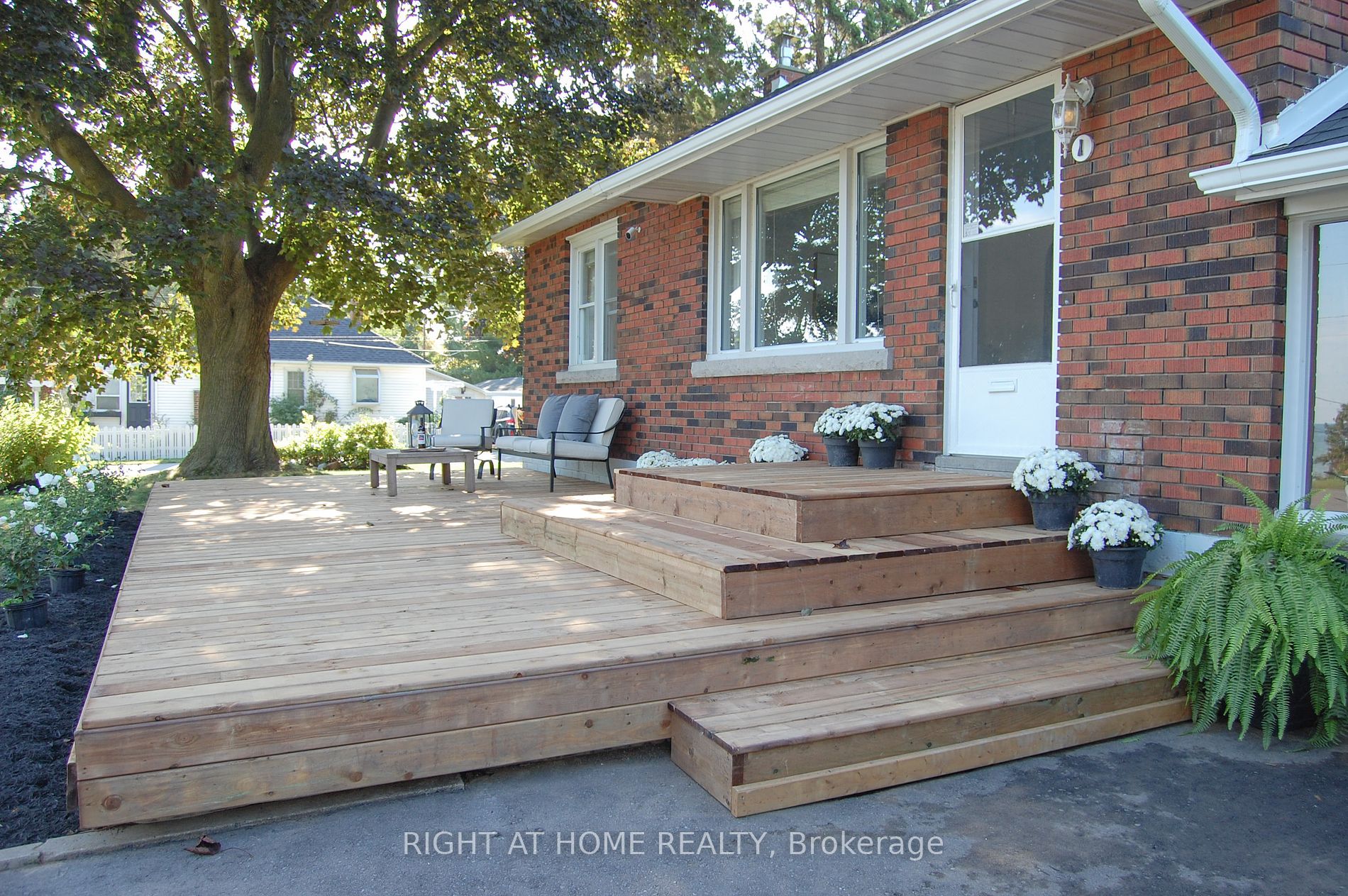 1 Lakeside Dr