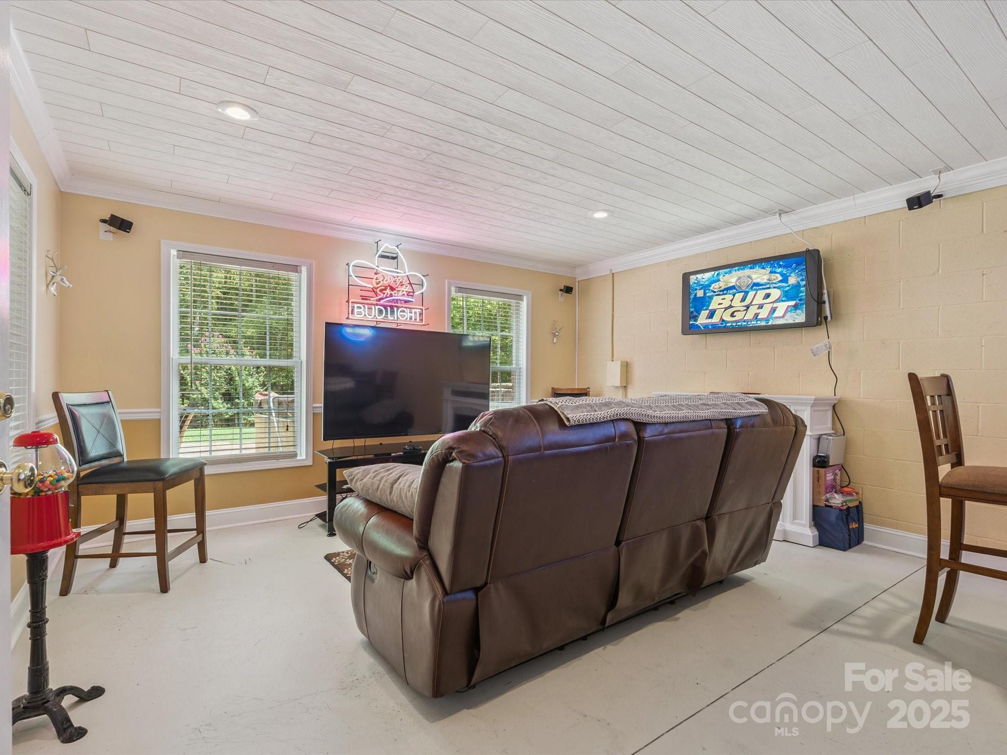 4050 Muirfield Drive