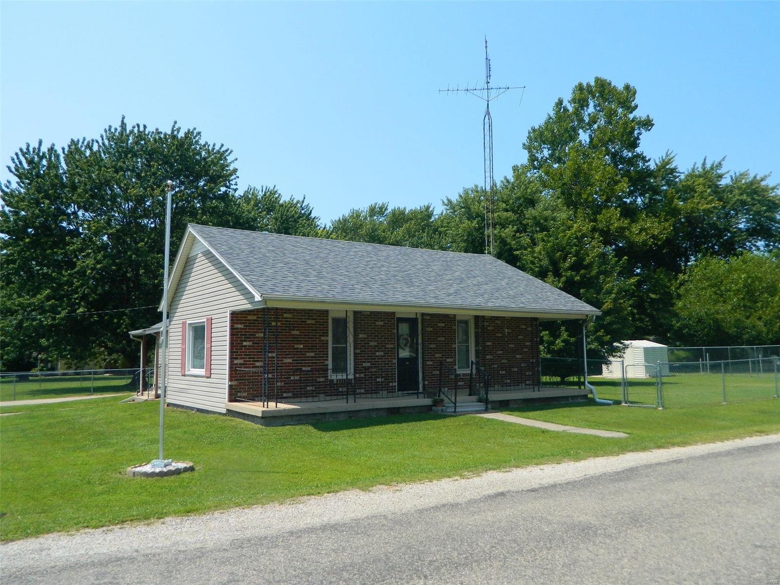 57,900 301 N Cleveland Street Fillmore IL 62032 Montgomery County Realty