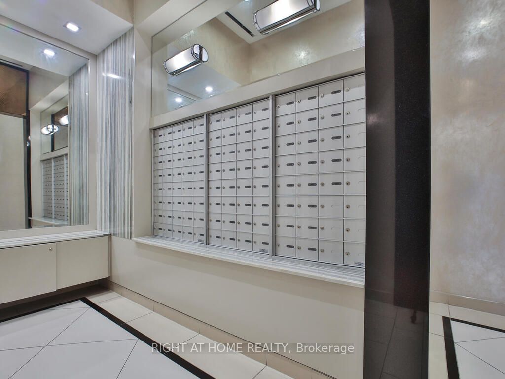 1486 Bathurst St 705