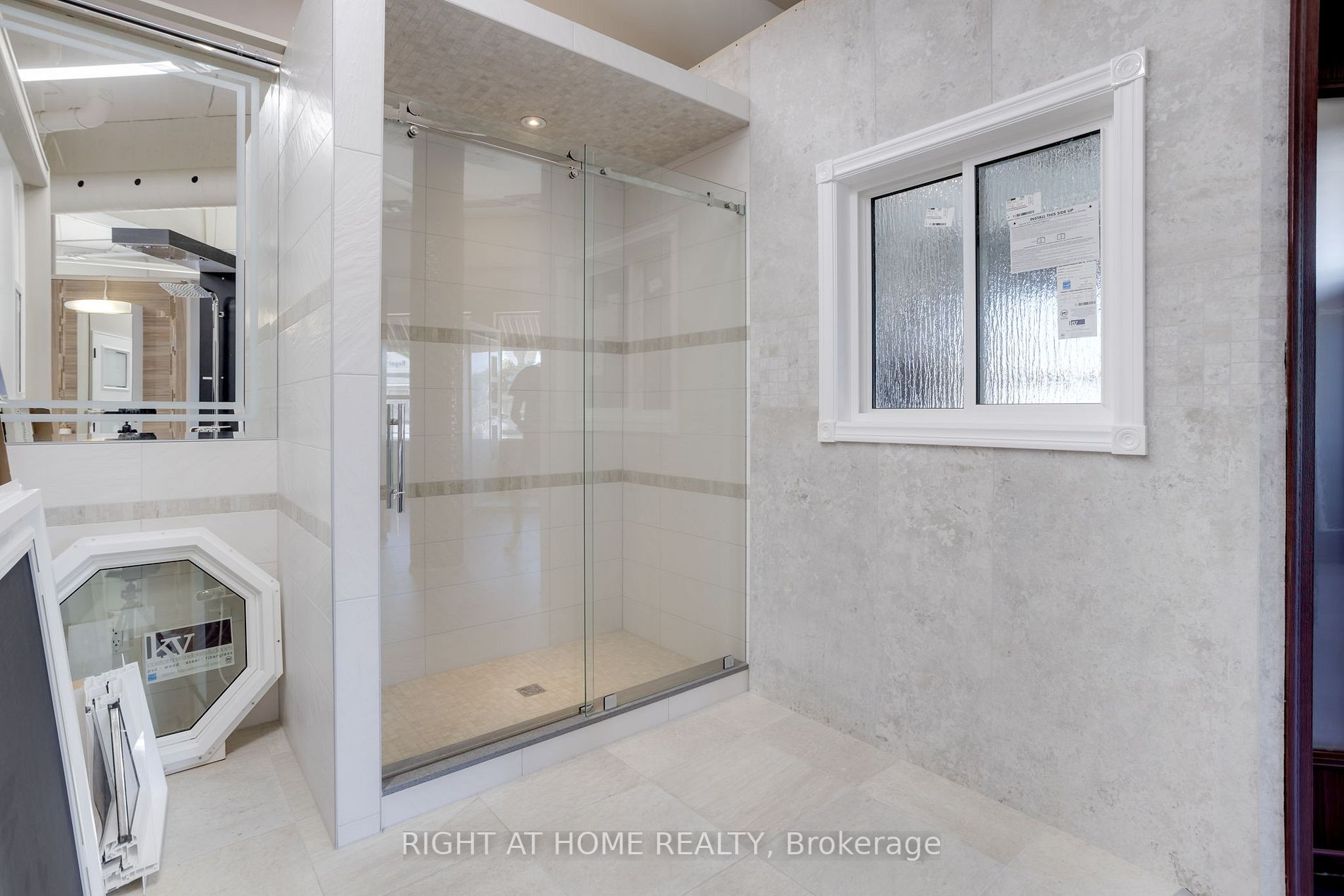 160 Wellington St 2