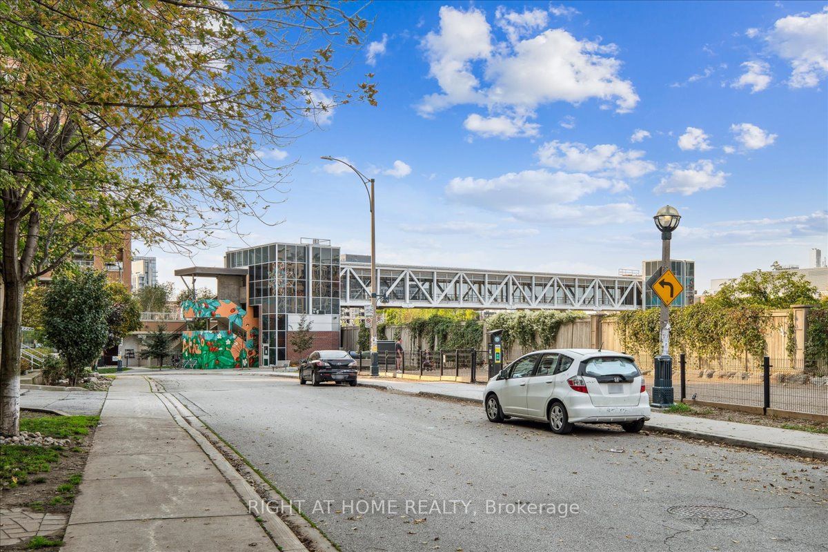50 Lynn Williams St 812