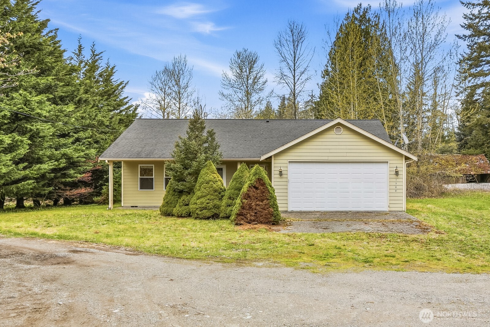 Set at the end of a dead end street. Close to schools and shopping. Situated on a large lot (18,295+ sq. ft.).  This vacant, large (1667+ sq. ft.) rambler home is ready for a new owner. Just a little fixing will make your dream come true!