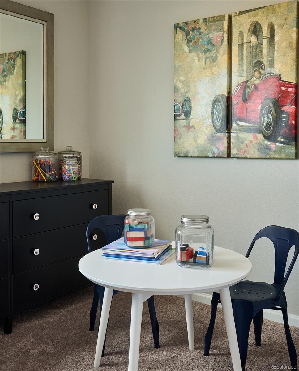 6623 N Ceylon Street