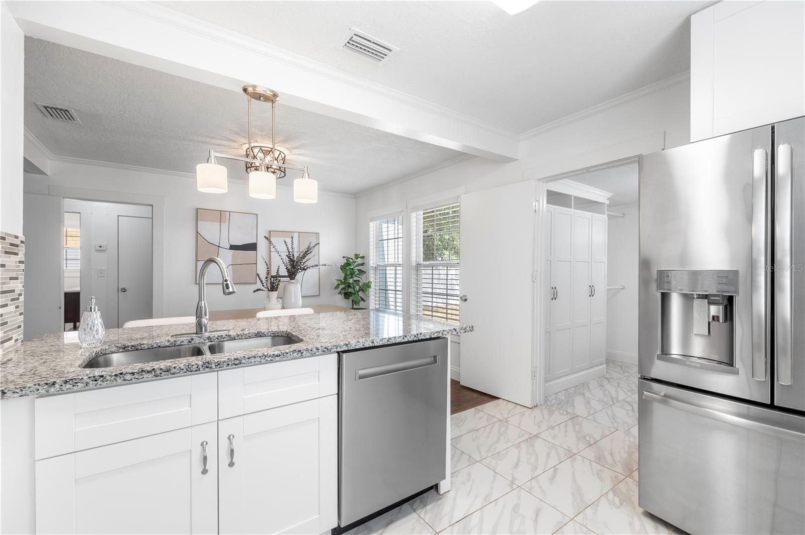 4009 N Seminole Avenue