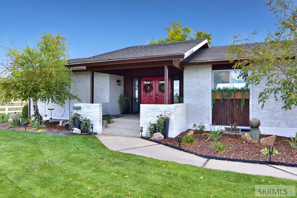 23274 S 8th E