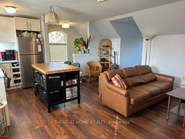 263 N Main St