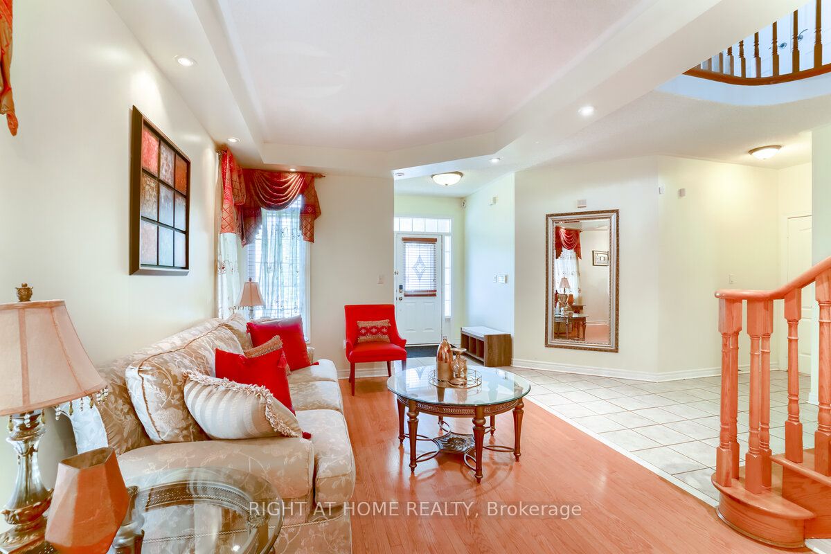 3020 Hawktail Cres L5M 6W3