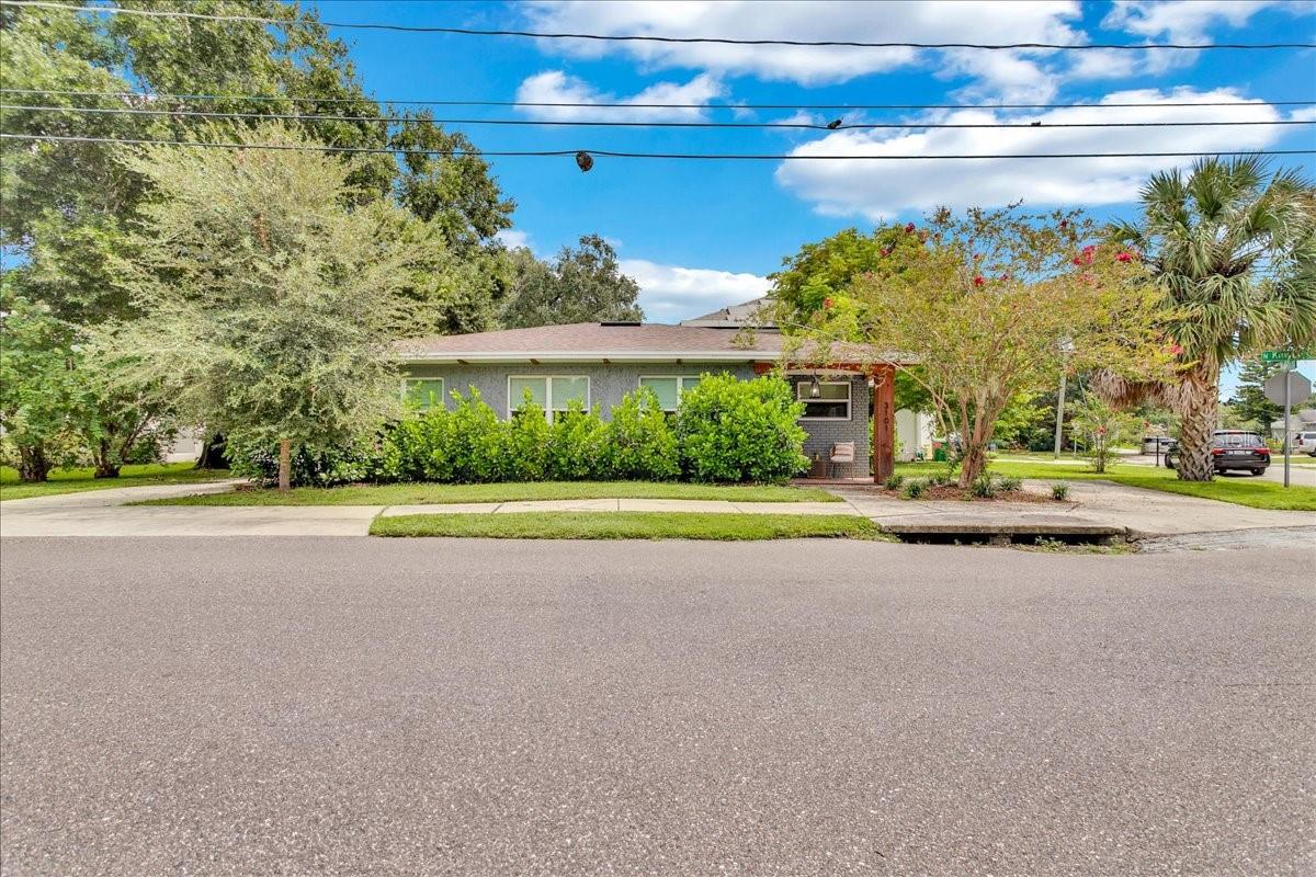 3101 N Kinyon Avenue