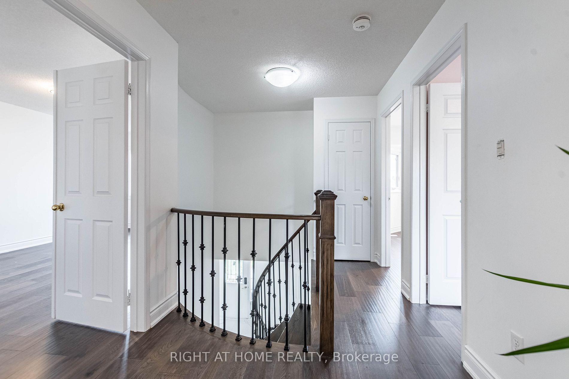 5579 Whitehorn Ave Upper