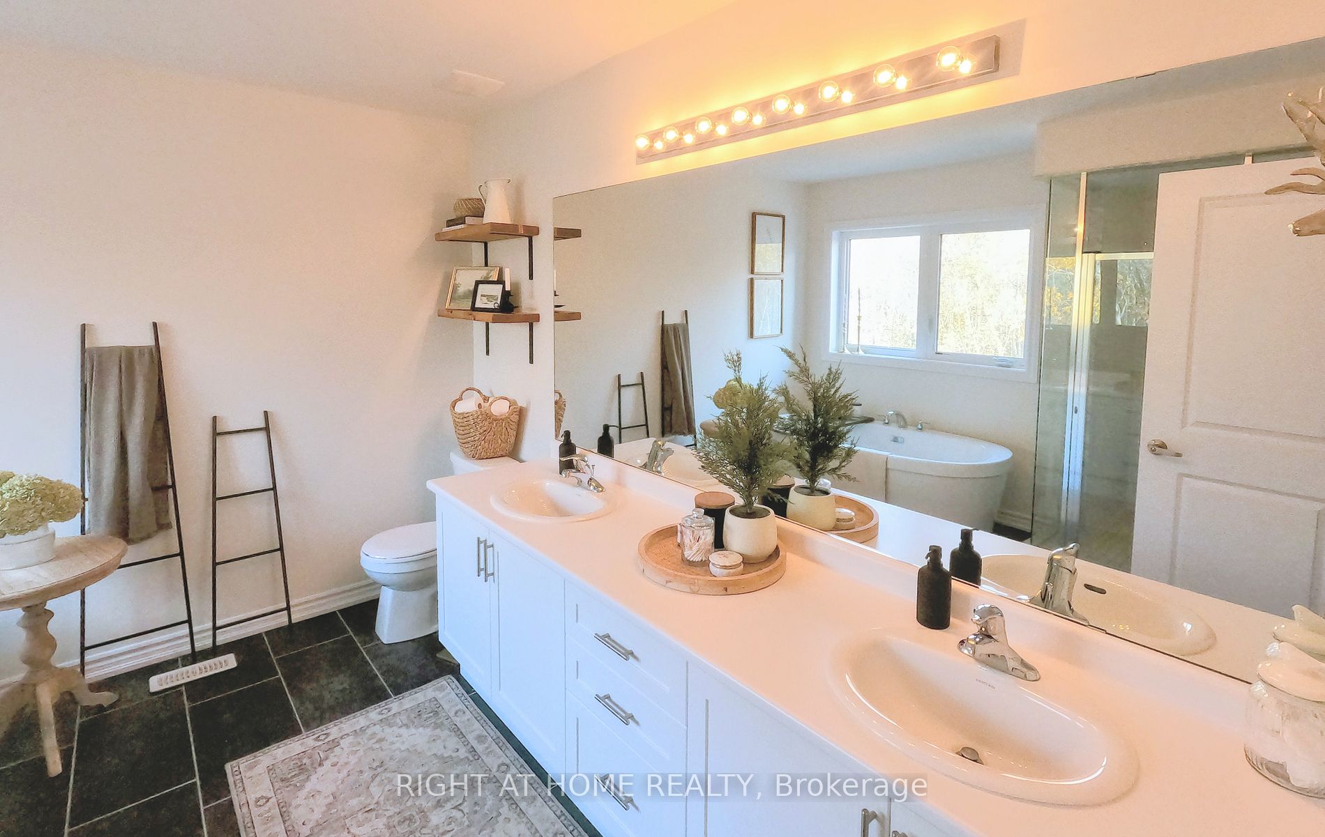 215 Roy Dr