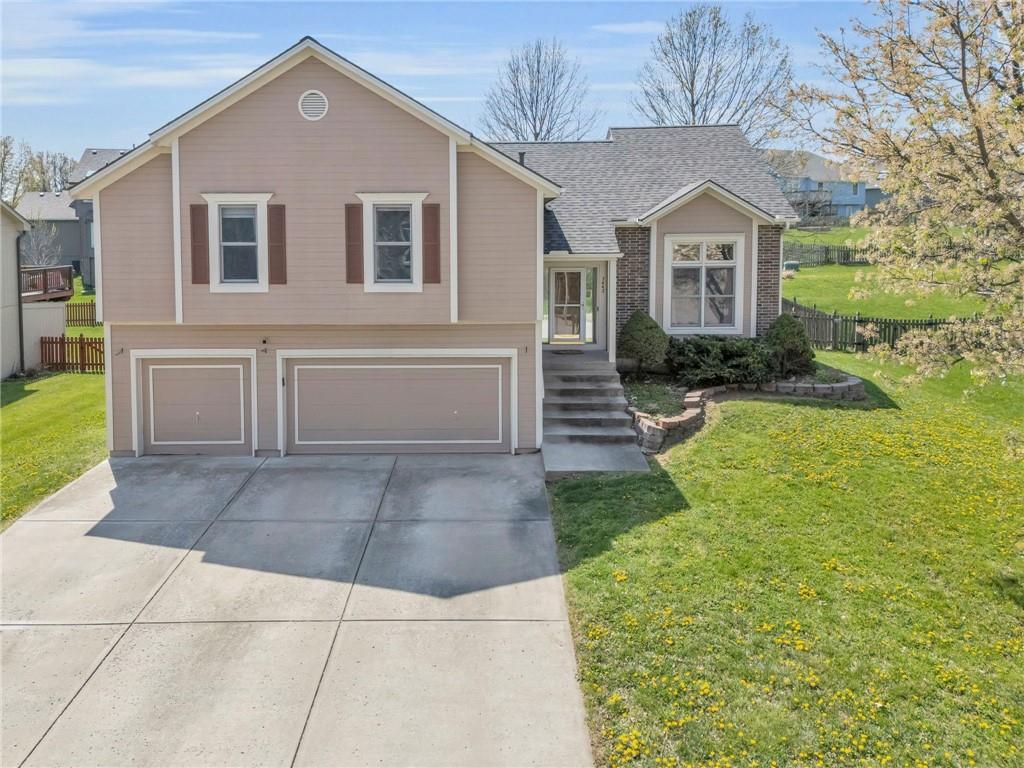 7442 N Sycamore Avenue