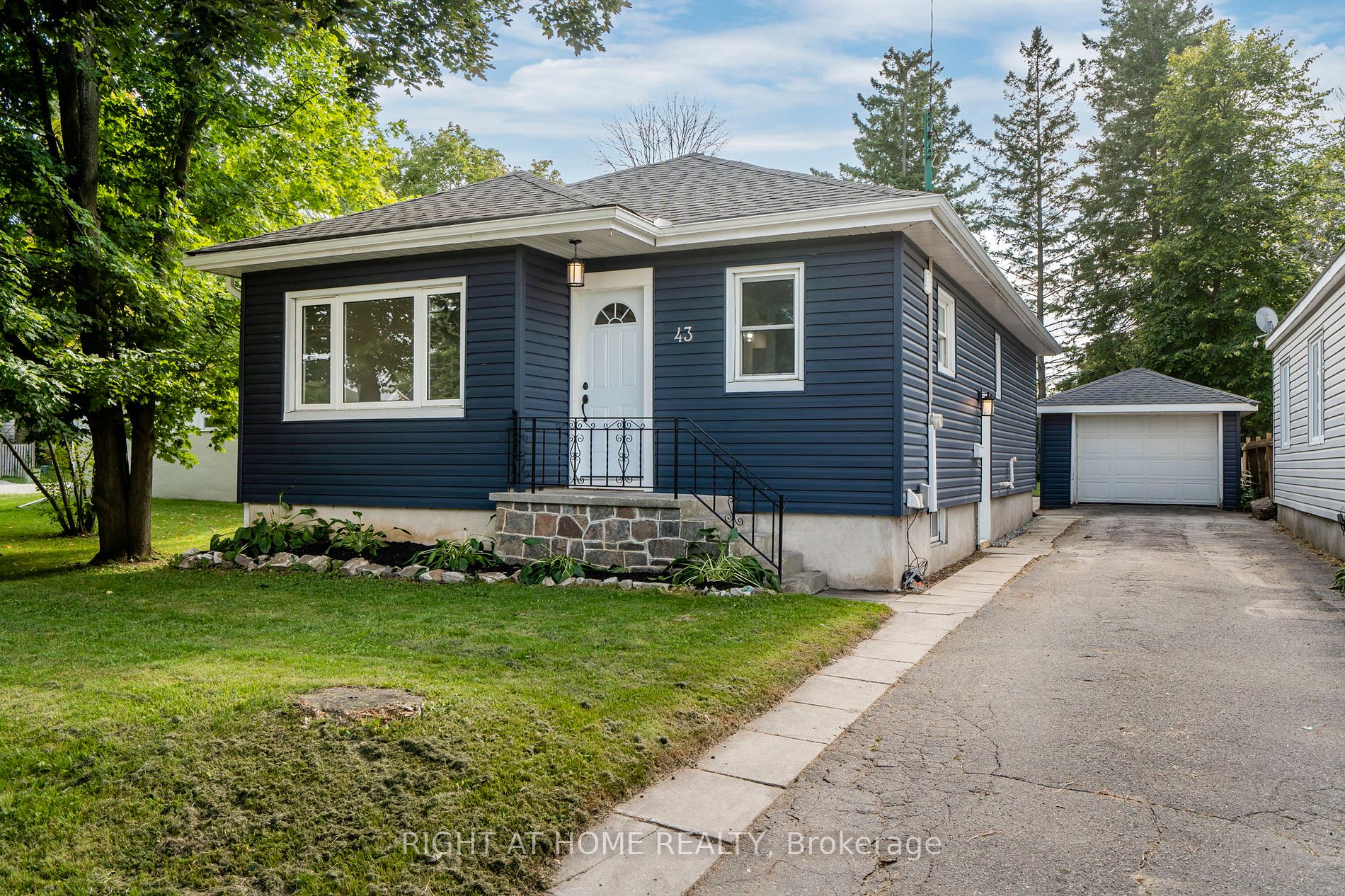43 S Westmount Dr