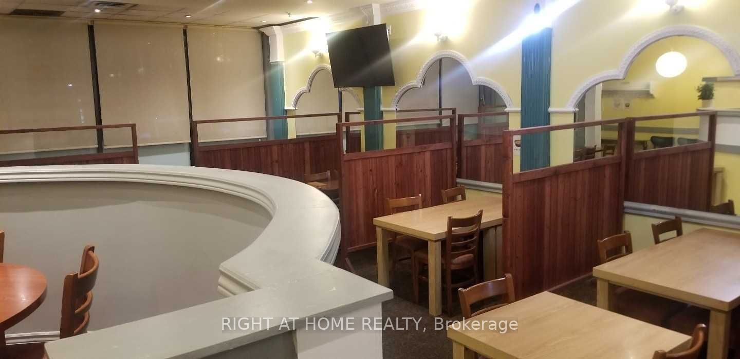 1170 W Burnhamthorpe Rd 15