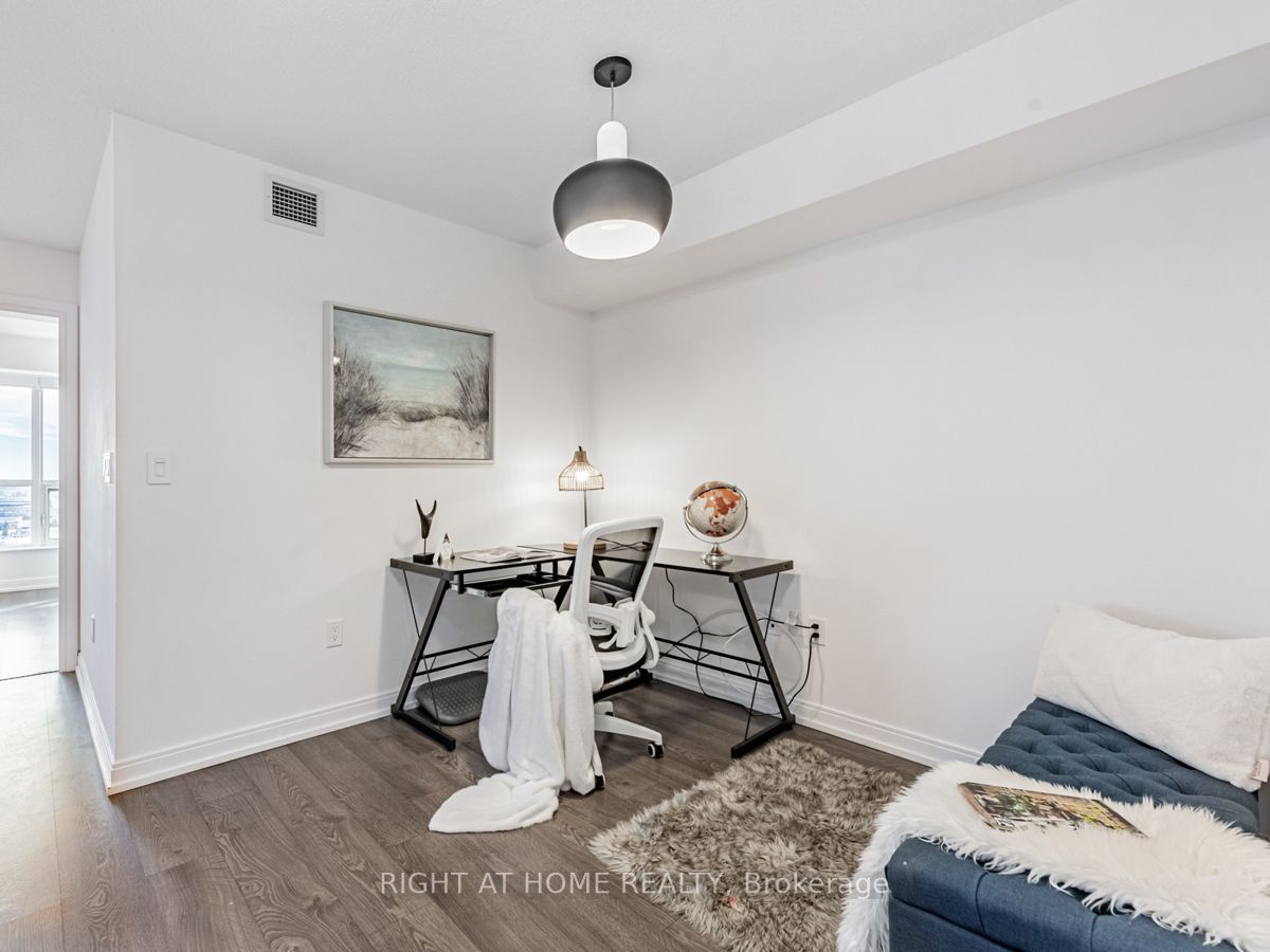 275 Village Green Sq 2716
