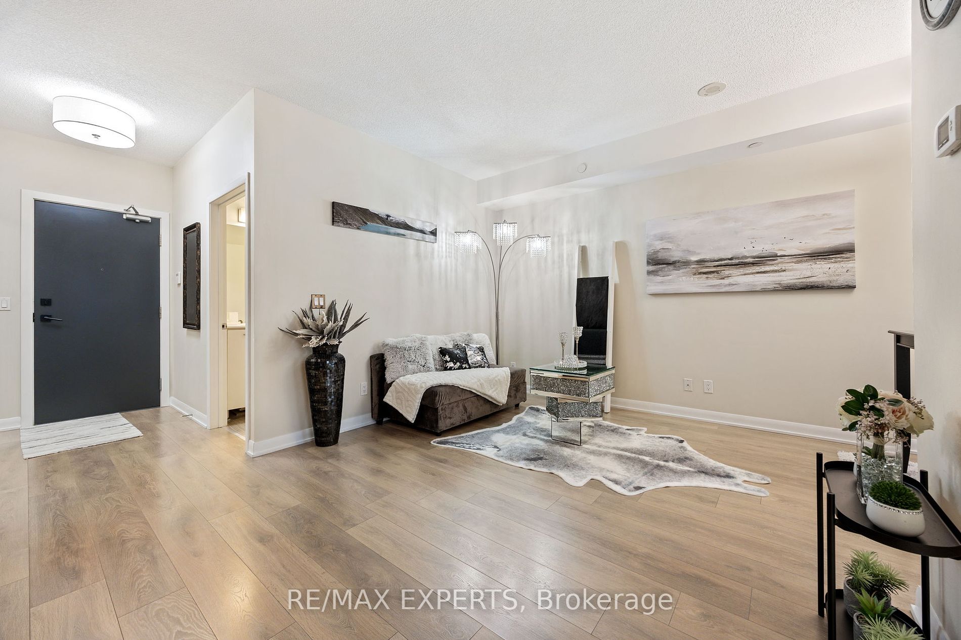 435 W Richmond St 802