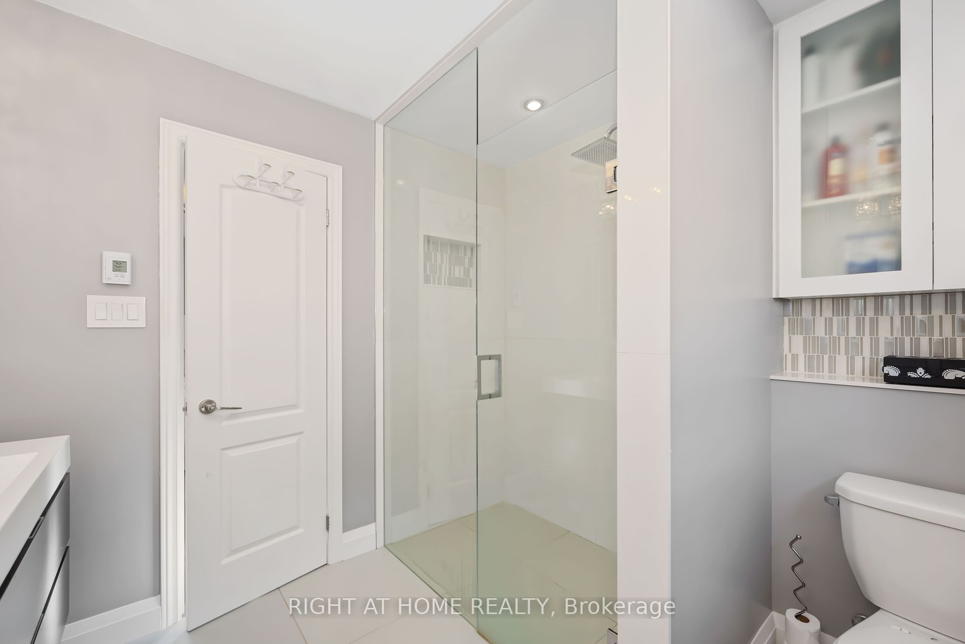 56 Raintree Cres