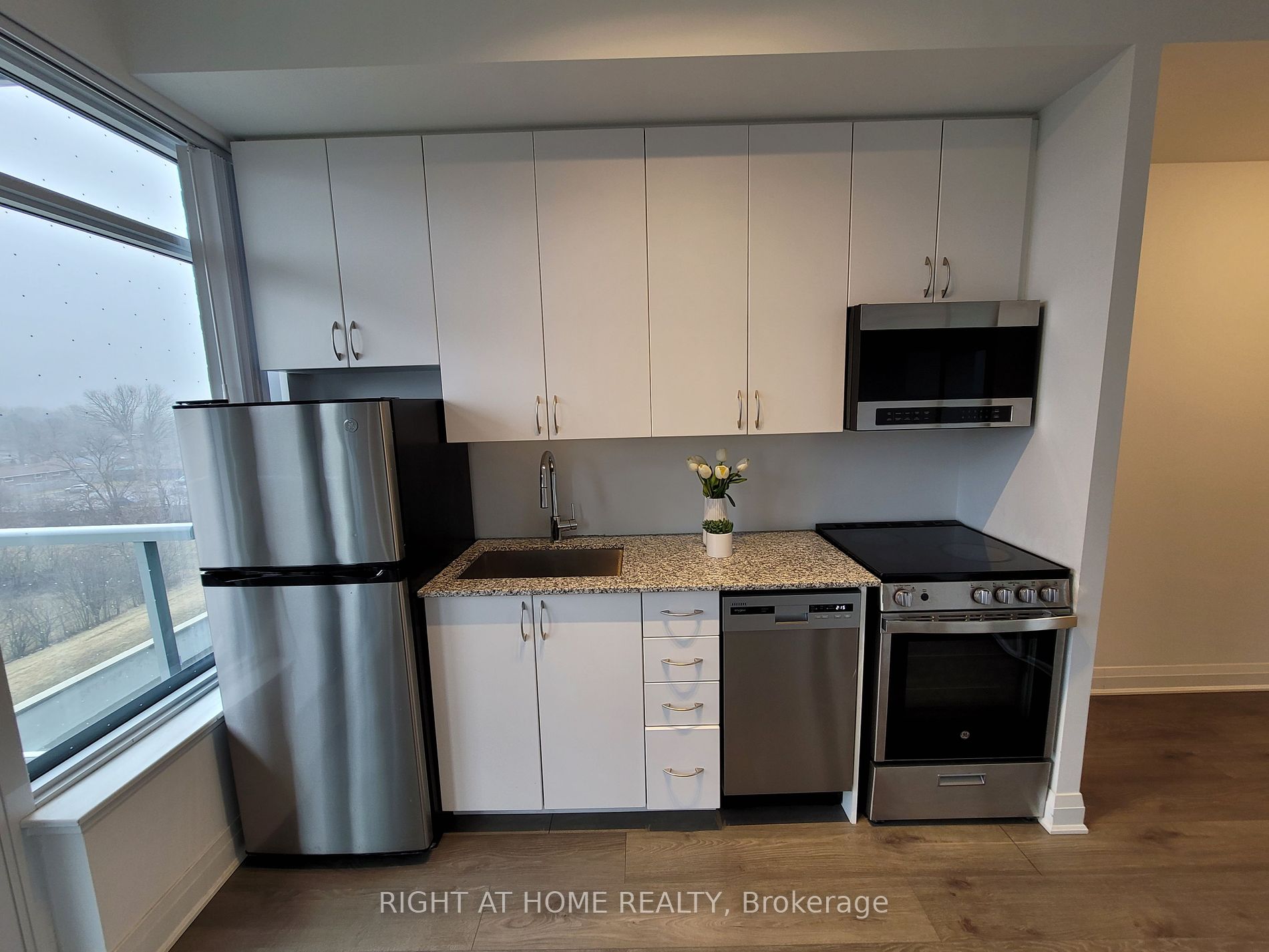 3220 E Sheppart Ave 320