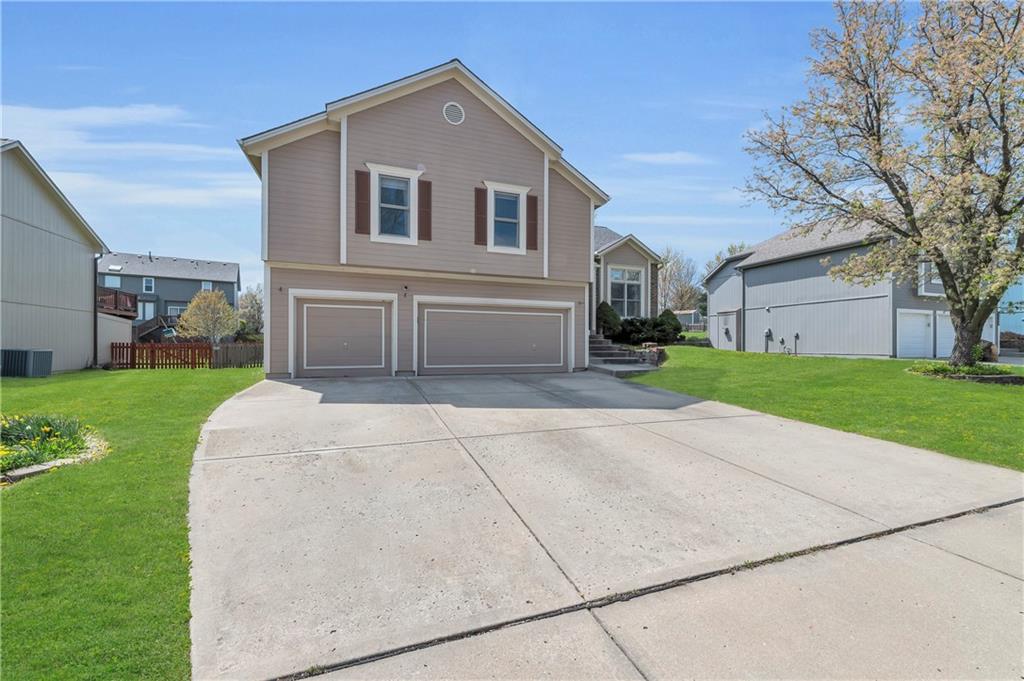 7442 N Sycamore Avenue