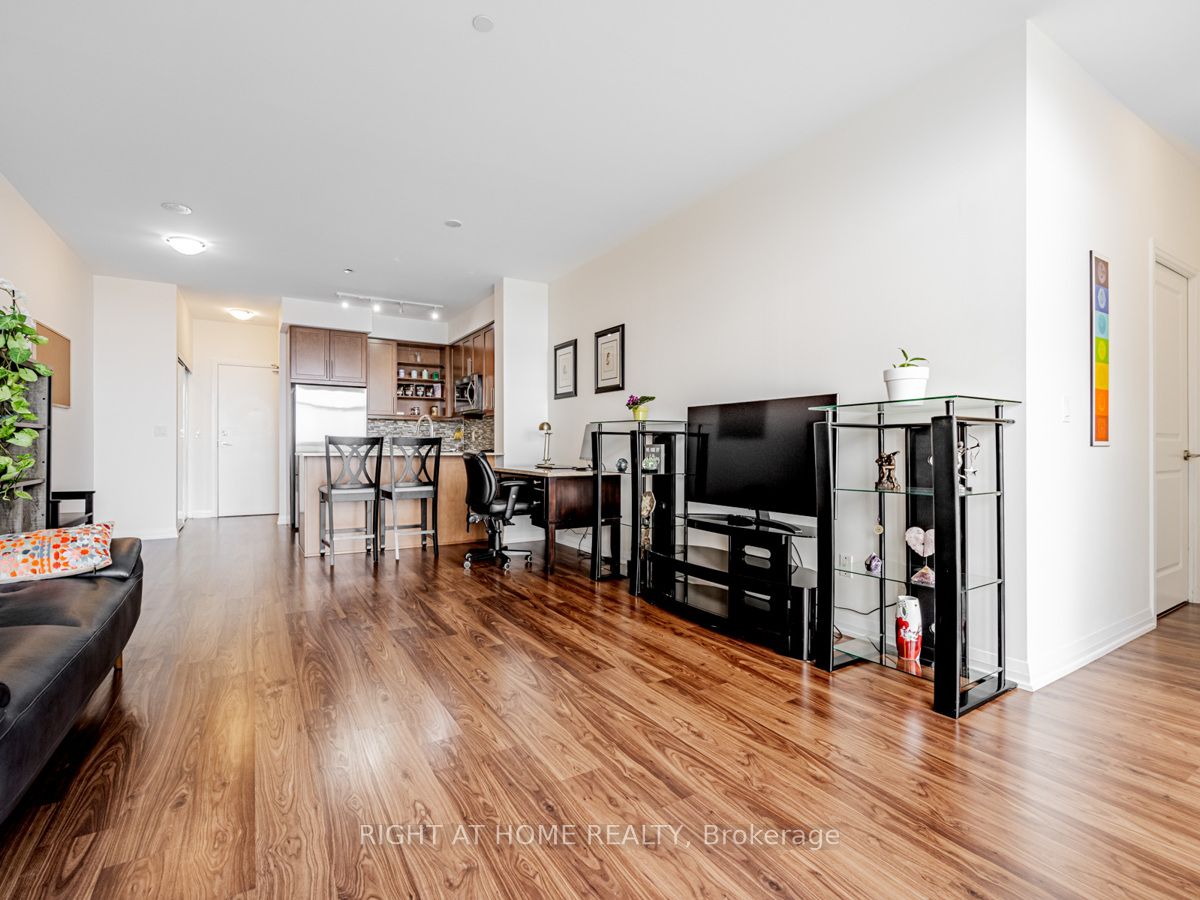 65 E Oneida Cres 1010
