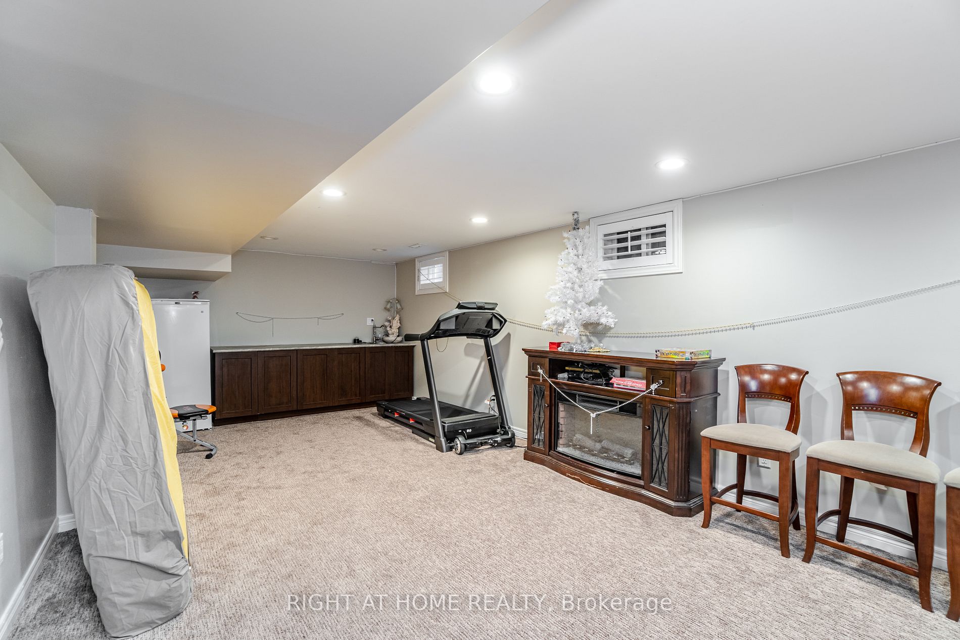 888 Kowal Dr
