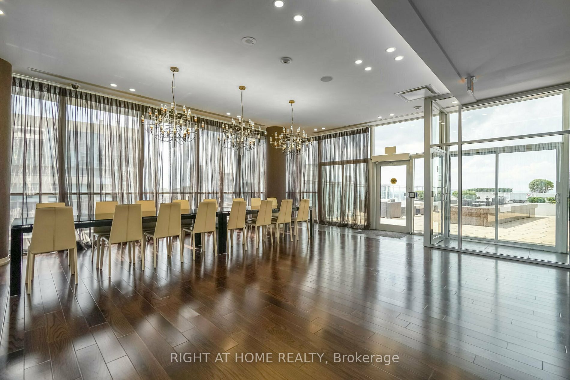 223 Webb Dr 202