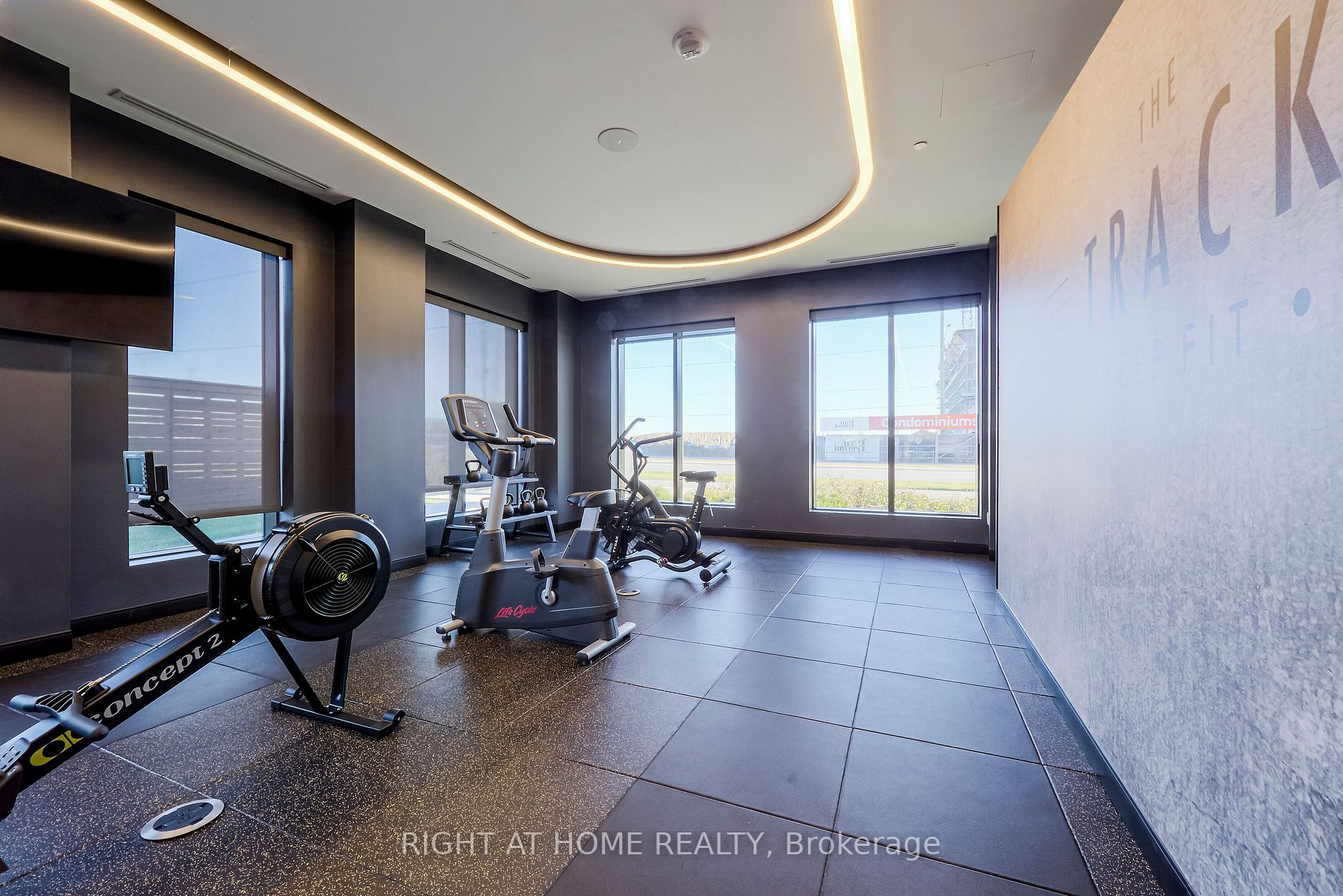 2550 N Simcoe St 438,000