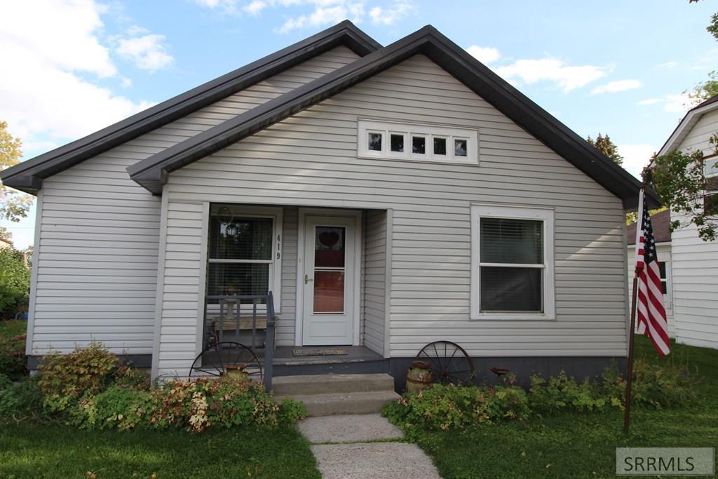419 W Grand Avenue