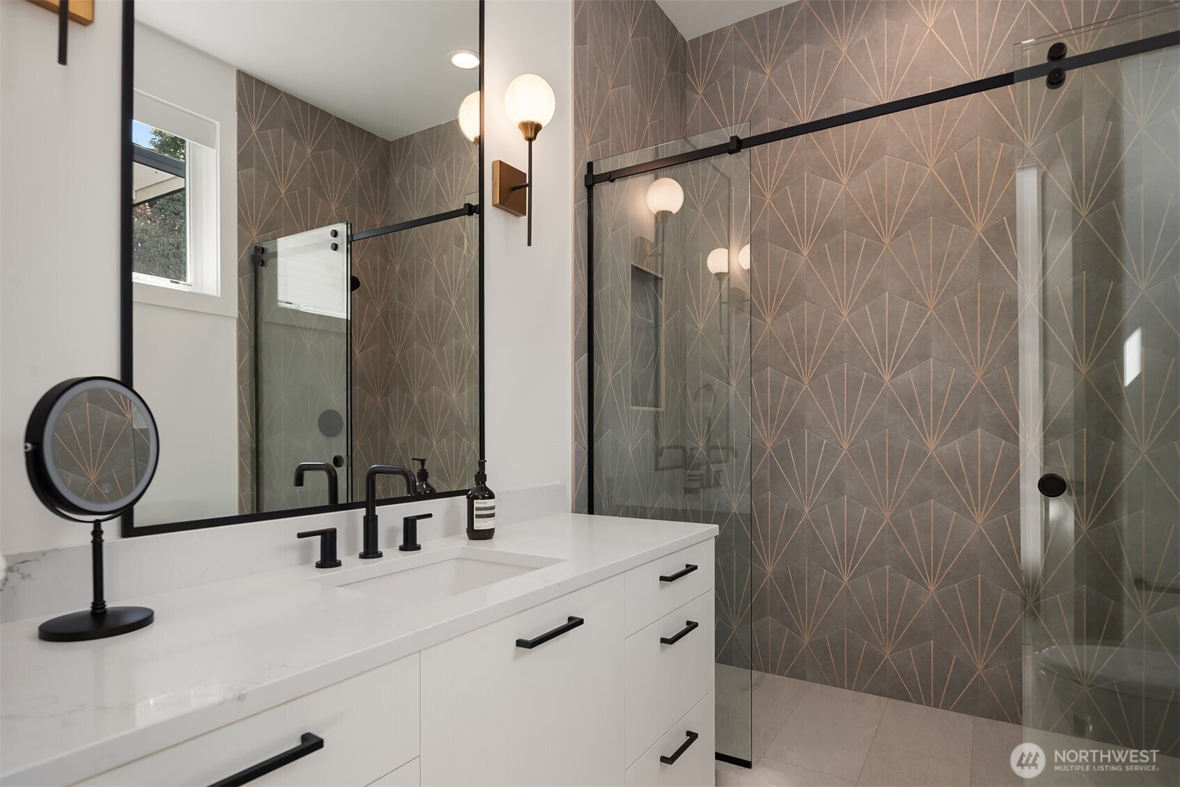 Guest en-suite bathroom with walk-in shower