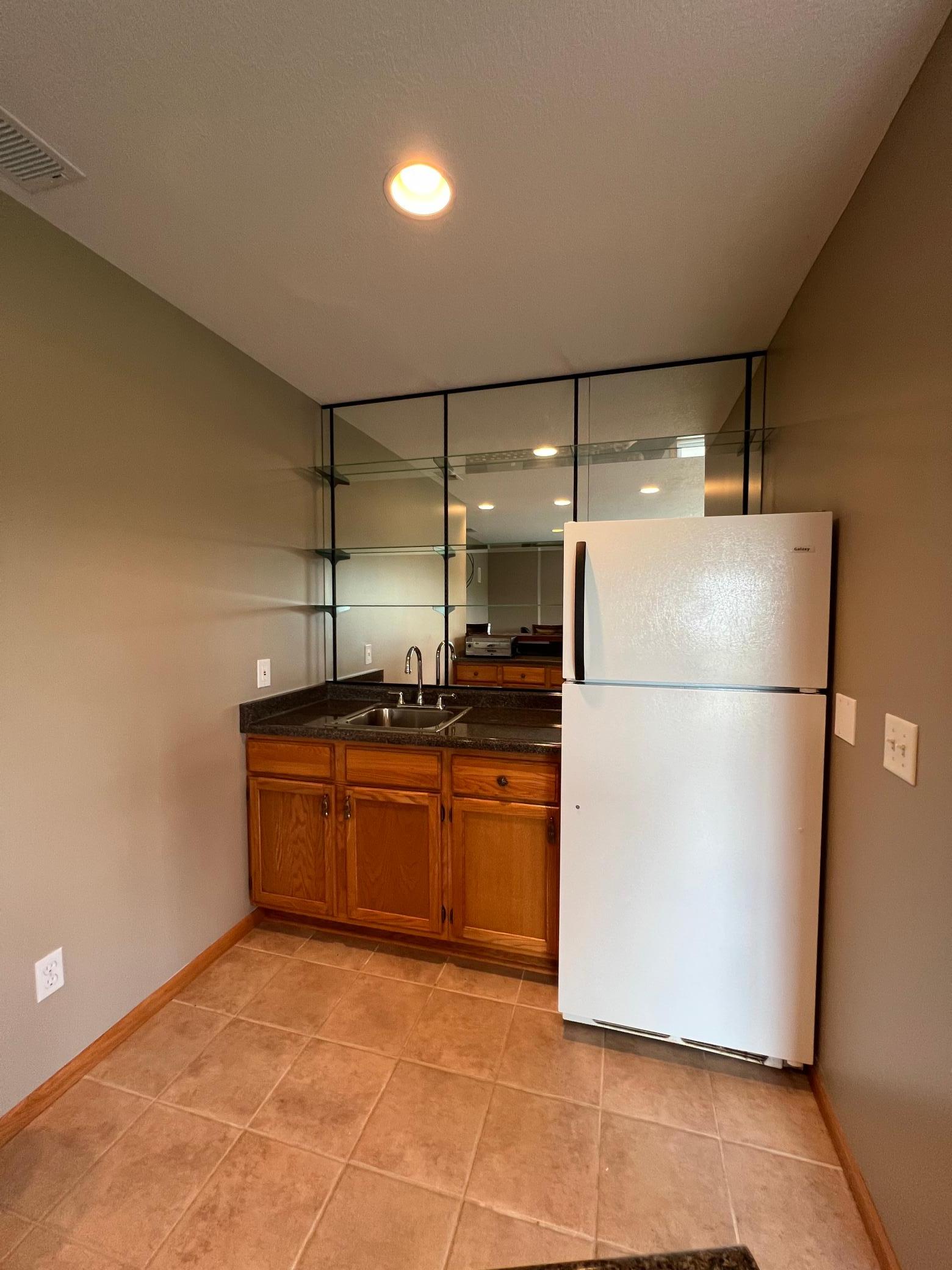 21060 Sunnyhill Lane