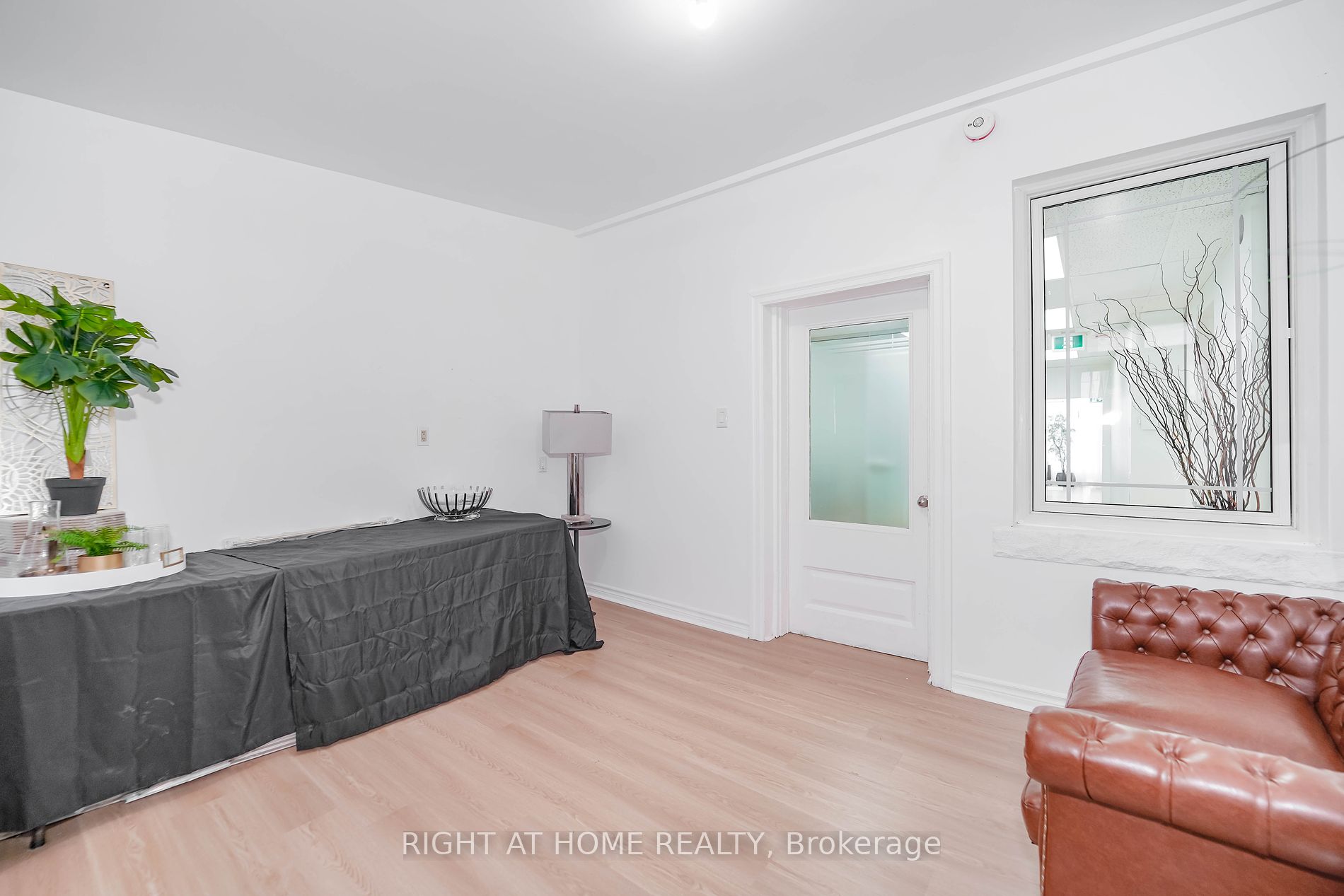 1092 Bathurst St