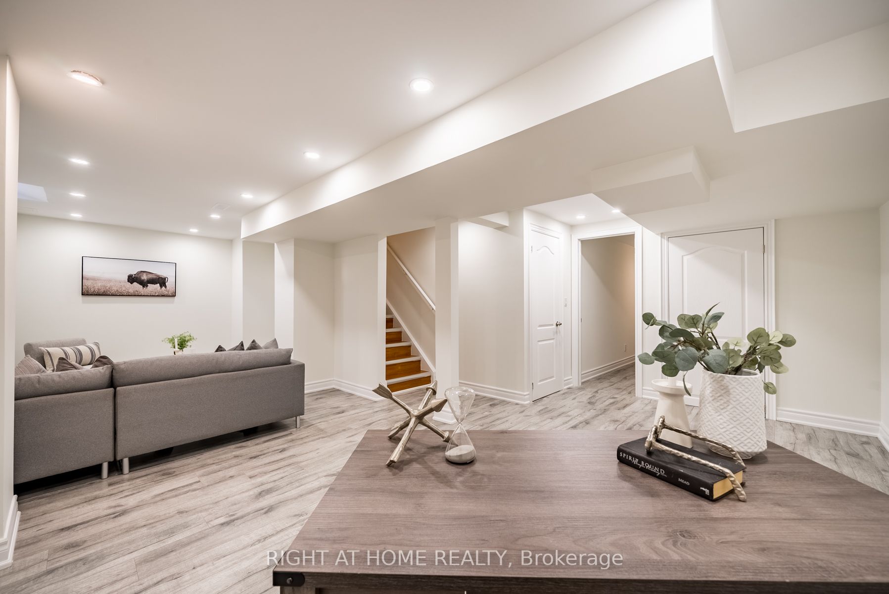 49 Ball Cres