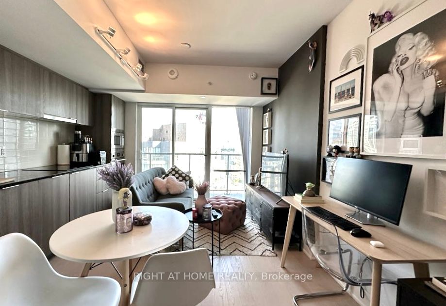 955 Bay St 2702