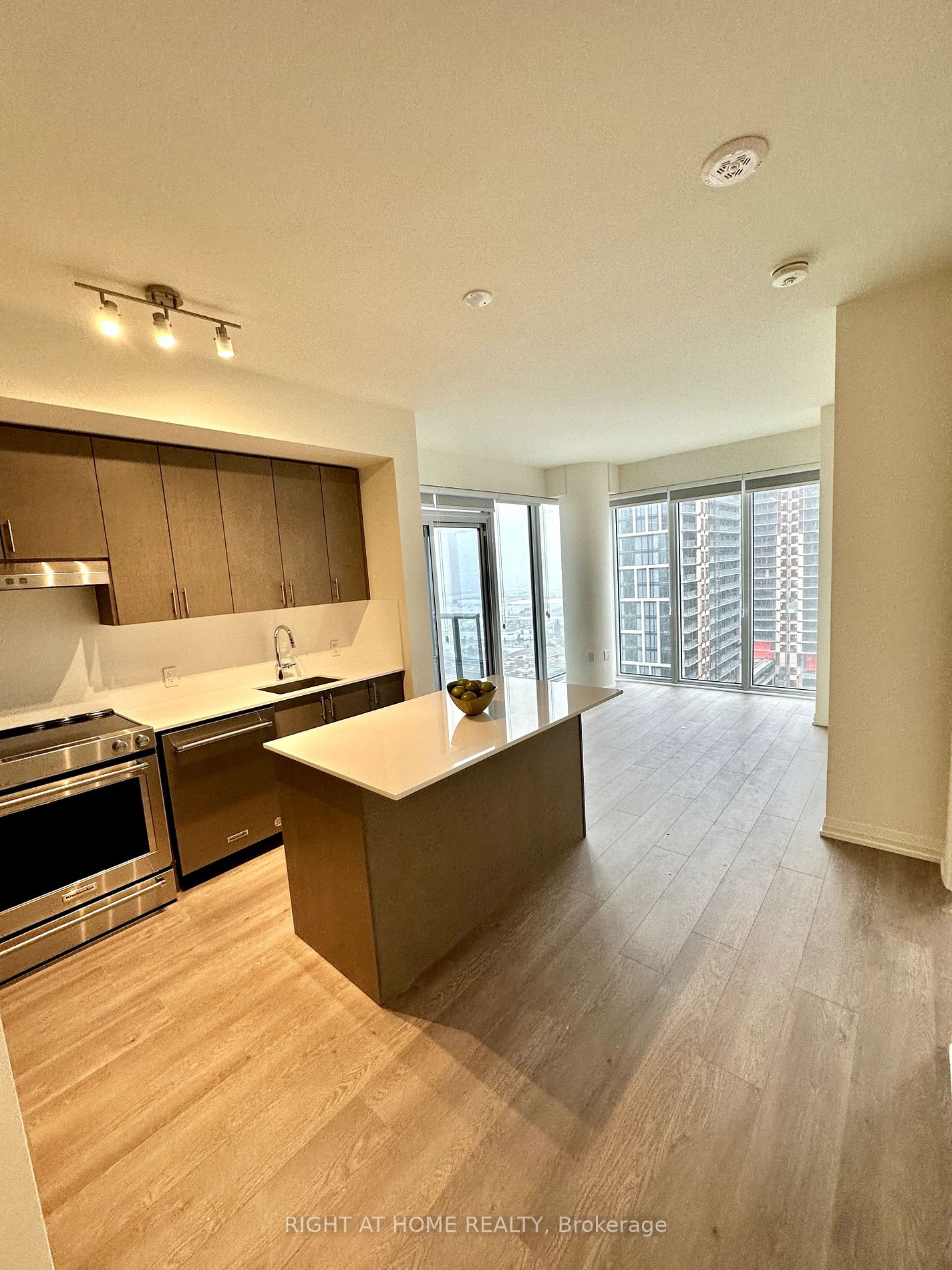 9000 Jane St 1815